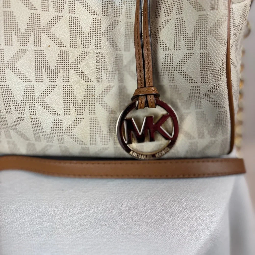 Michael Kors Medium Grayson Signature Satchel Handbag Beige Leather Gold‎ Chain